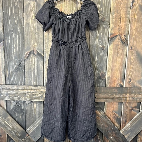 Joie Linen Jumpsuit XS Black Off Shoulder Cropped Wide Leg Lace Eyelet Boho Chic - Picture 1 of 9